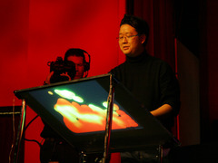 Jeff Han demos his breakthrough touchscreen