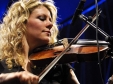 MacMaster + Leahy play the fiddle